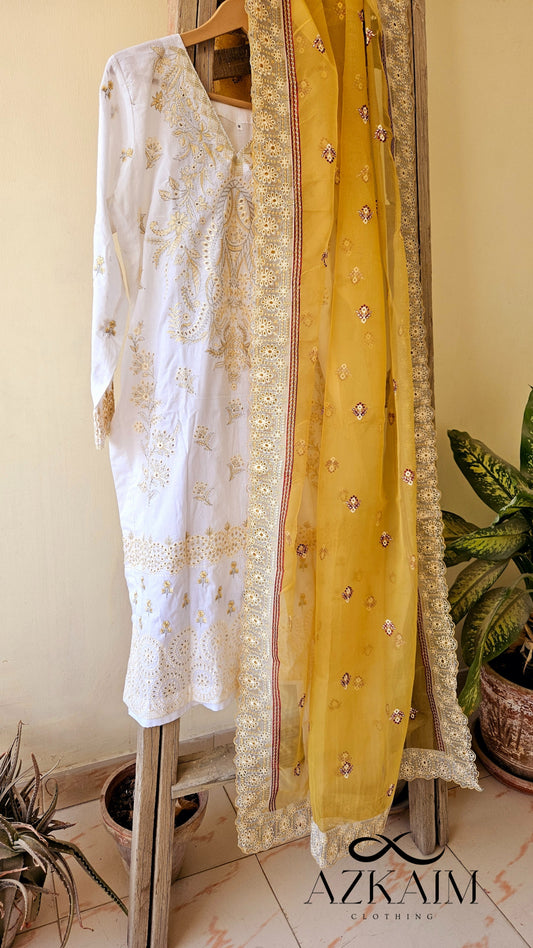 "Pure Elegance" Lawn Embroidered Dress - 3pcs